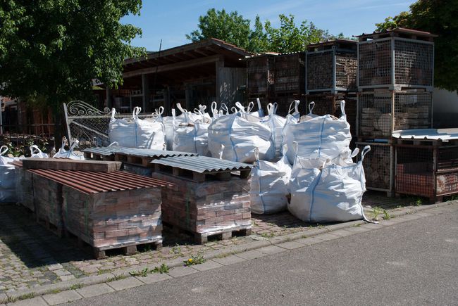 Lagerung von Mauerziegeln und Pflastersteinen 